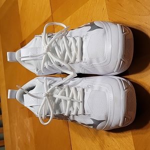 Mizuno Wave Momentum 2 Women's Volleyball Shoe